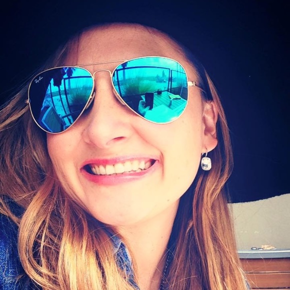 Meet your Posher, Cristina - Picture 1 of 1